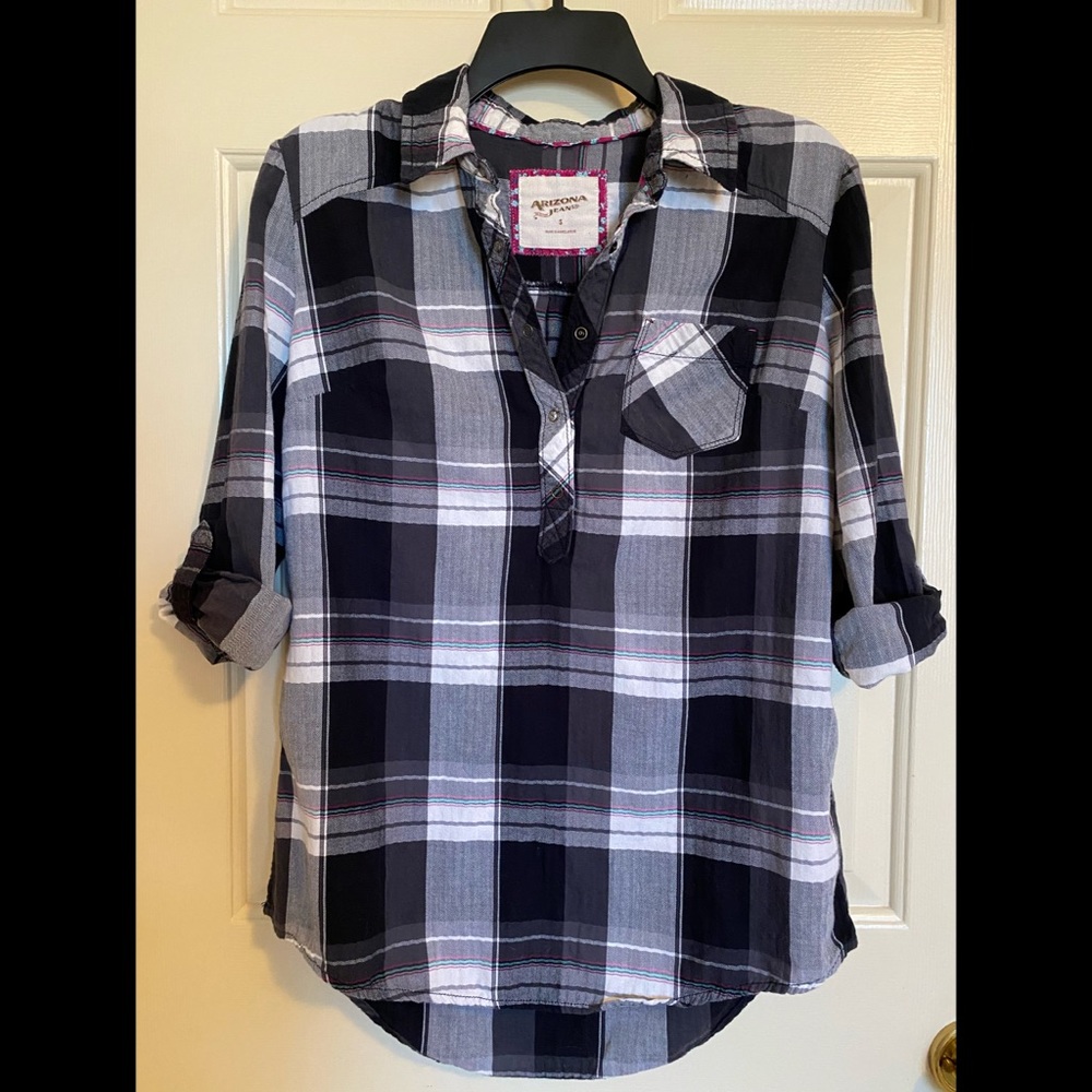 Arizona Blanca and white flannel top